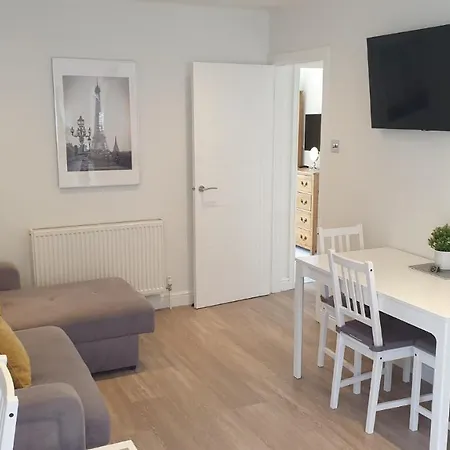 Large Modern Self Contained Apartment In Lymington Exterior foto