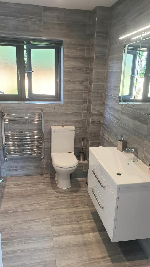 Large Modern Self Contained In Appartement *