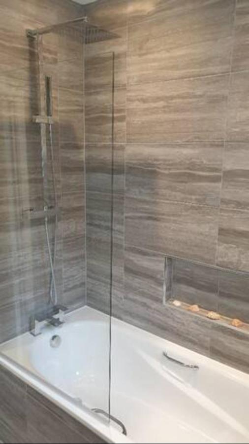 Appartement Large Modern Self Contained In *