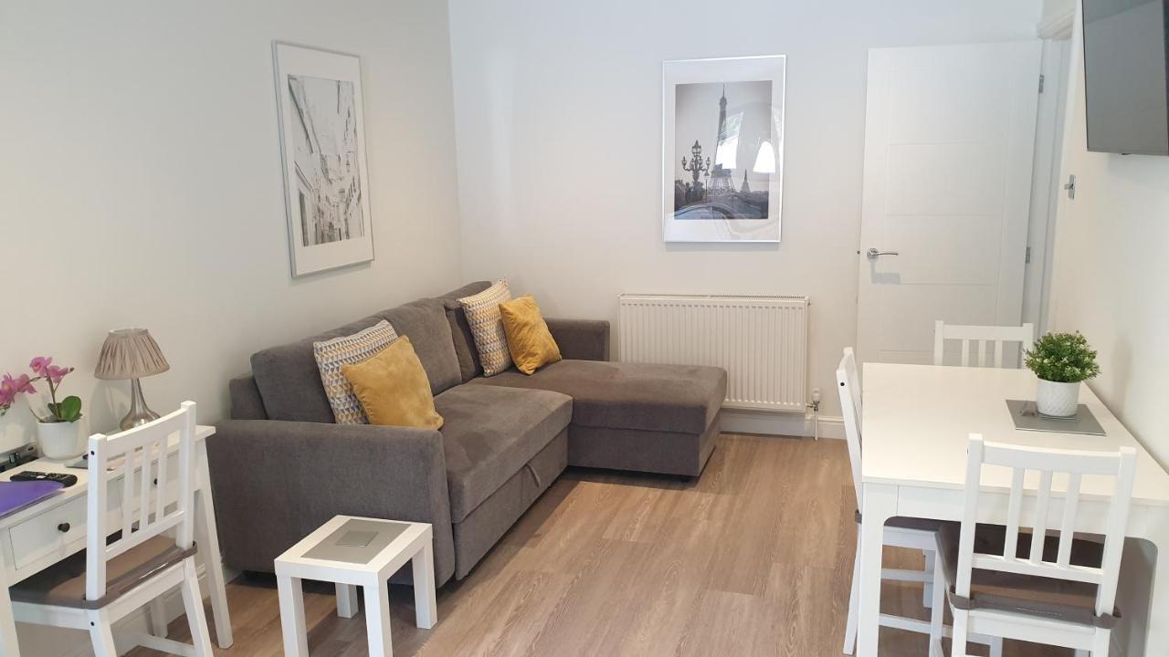 Large Modern Self Contained In Apartment